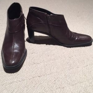 Etienne Aigner booties